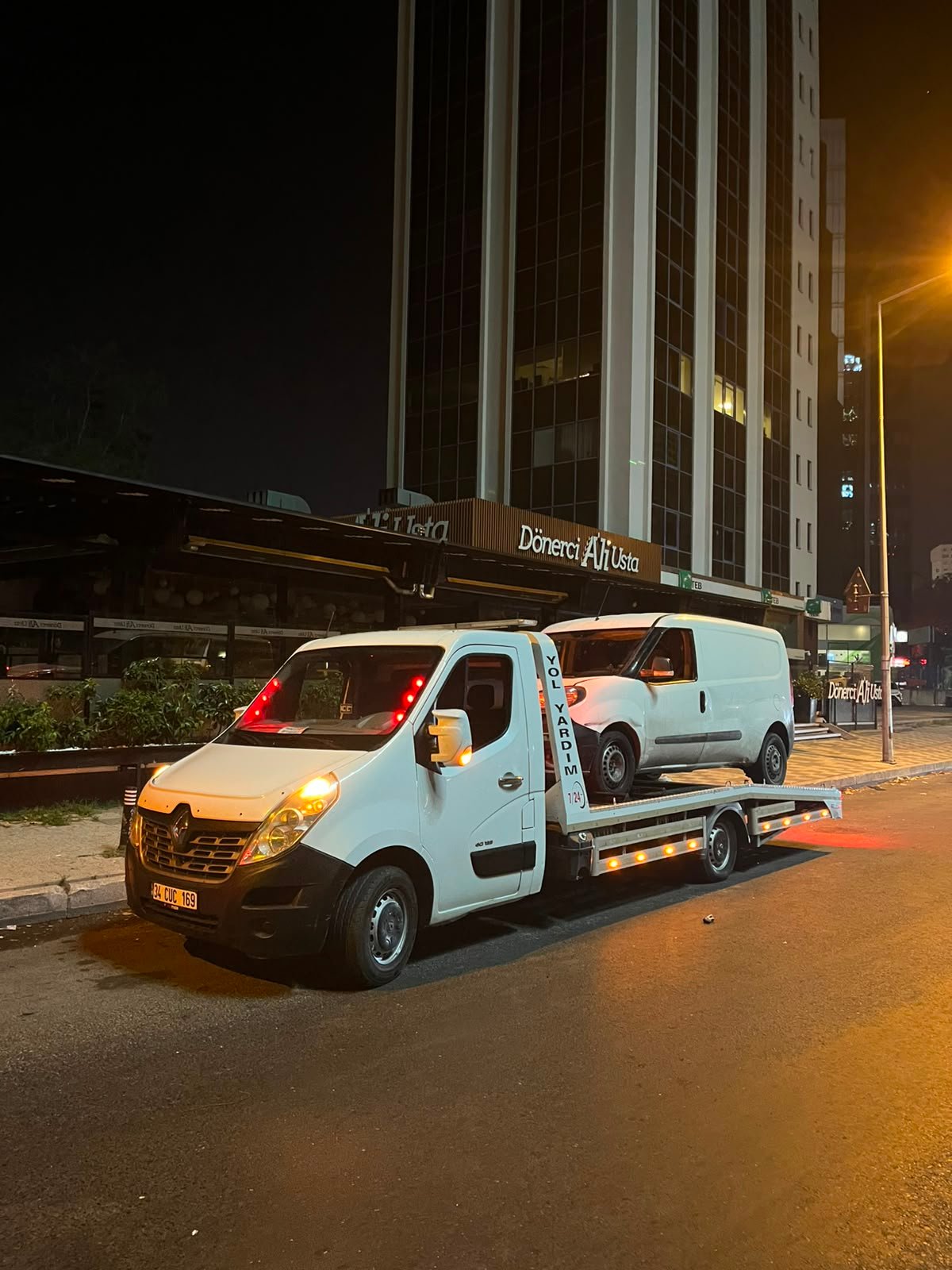 Çekici üzerinde taşınan araçla gece çalışması